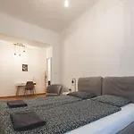 Lejlighed Andrassy Elegance 2bd Hideaway Budapest