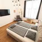 Lägenhet Andrassy Elegance 2bd Hideaway