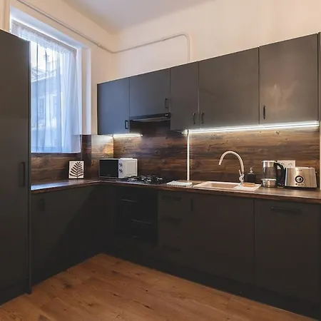 Apartment Andrassy Elegance 2bd Hideaway