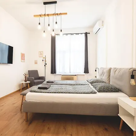 Andrassy Elegance 2bd Hideaway *