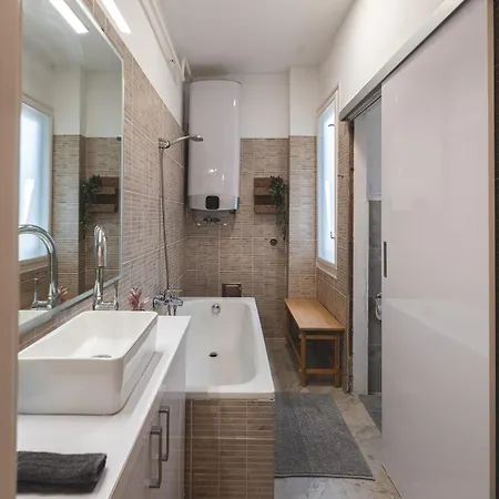 Apartment Andrassy Elegance 2bd Hideaway *