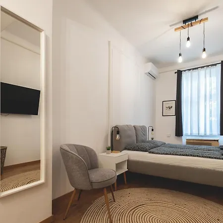 Andrassy Elegance 2bd Hideaway Apartment