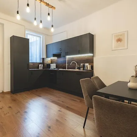 公寓 Andrassy Elegance 2bd Hideaway 布达佩斯