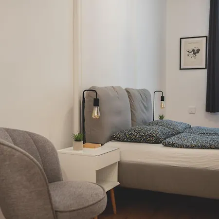Andrassy Elegance 2bd Hideaway * 布达佩斯