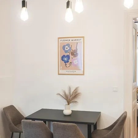 Andrassy Elegance 2bd Hideaway * 布达佩斯