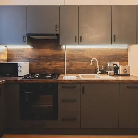 Andrassy Elegance 2bd Hideaway *