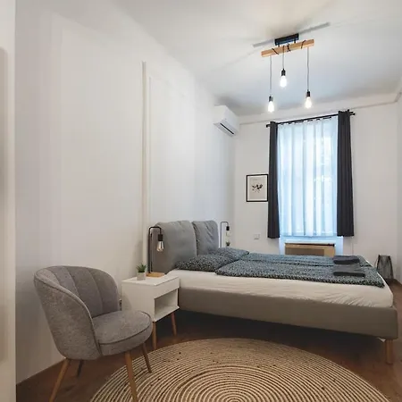Andrassy Elegance 2bd Hideaway Budapest