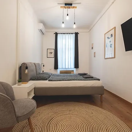 Lägenhet Andrassy Elegance 2bd Hideaway *