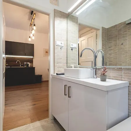 Andrassy Elegance 2bd Hideaway