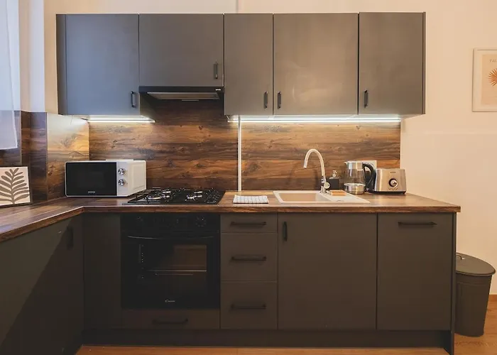 Andrassy Elegance 2bd Hideaway *