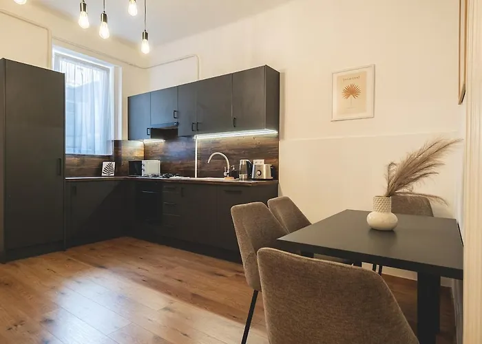 Andrassy Elegance 2bd Hideaway * Budapest