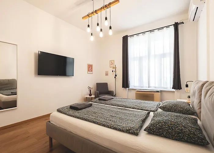 Andrassy Elegance 2bd Hideaway