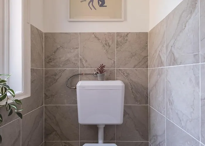 Andrassy Elegance 2bd Hideaway Appartement *