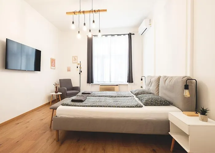 Andrassy Elegance 2bd Hideaway *