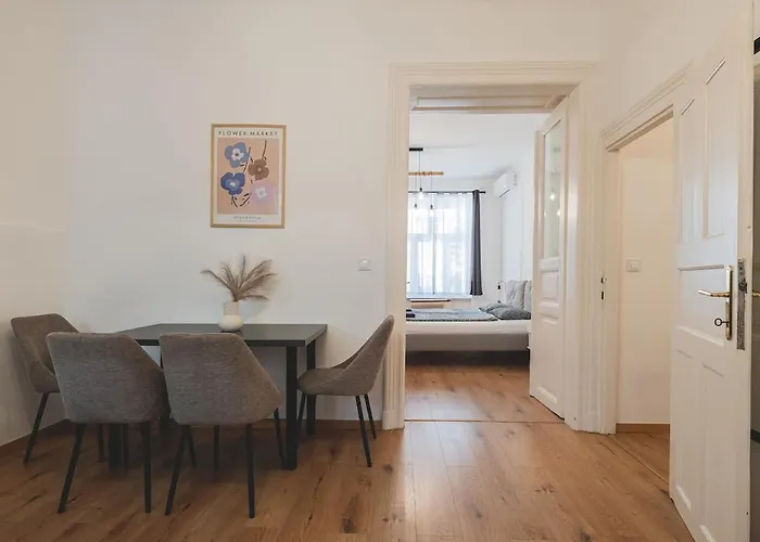 Andrassy Elegance 2bd Hideaway