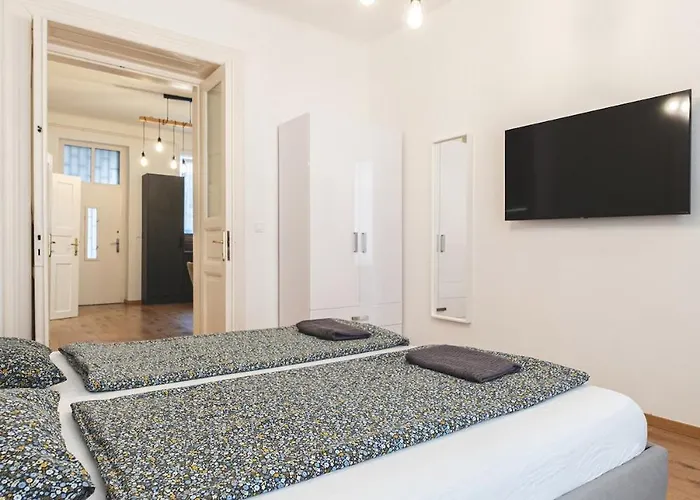 Andrassy Elegance 2bd Hideaway Budapest
