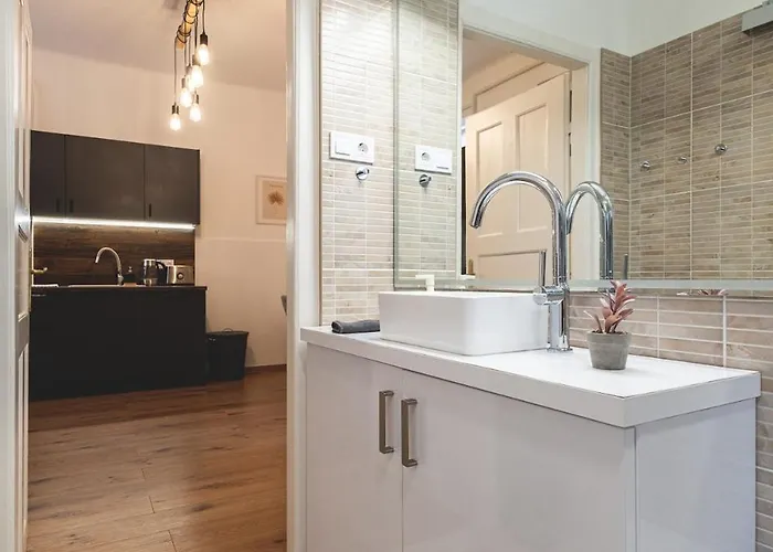 Andrassy Elegance 2bd Hideaway